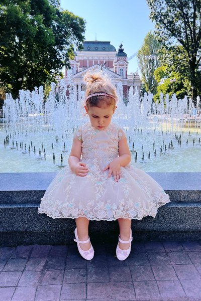 Рокля от дантела с 3Д цветя Рокля от дантела с 3Д цветя