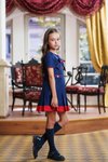 Луксозна тъмносиня рокля с червени акценти